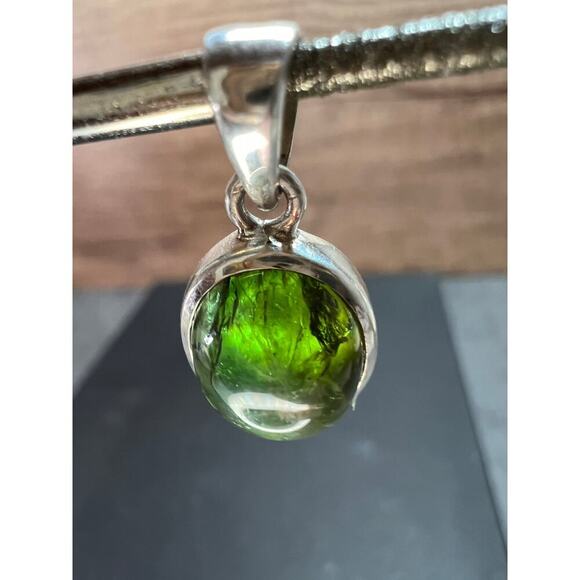 NEW Vintage green gem tourmaline sterling silver pendant 2.28 grams - Picture 9 of 14